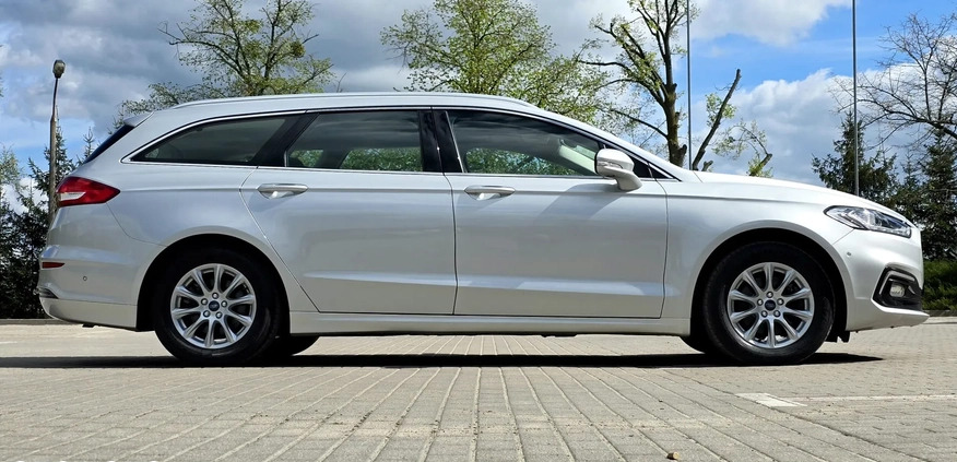 Ford Mondeo cena 59900 przebieg: 200200, rok produkcji 2019 z Iława małe 379